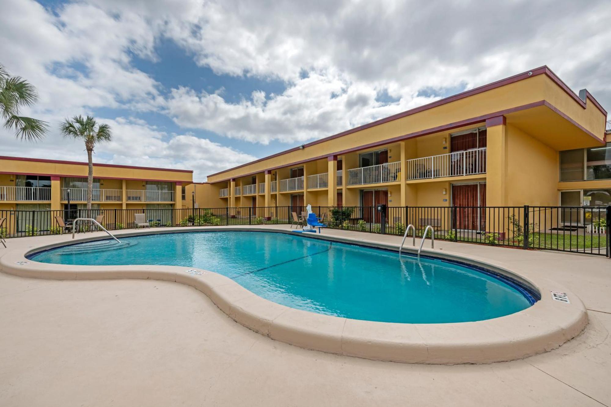Rodeway Inn Clermont Exterior photo