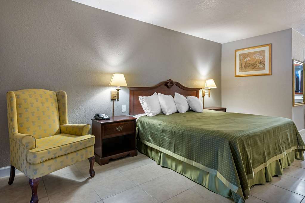 Rodeway Inn Clermont Room photo