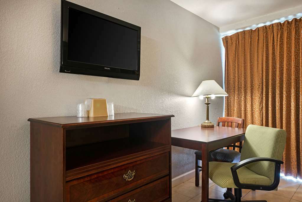Rodeway Inn Clermont Room photo