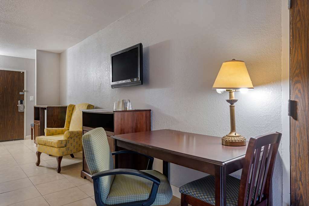 Rodeway Inn Clermont Room photo