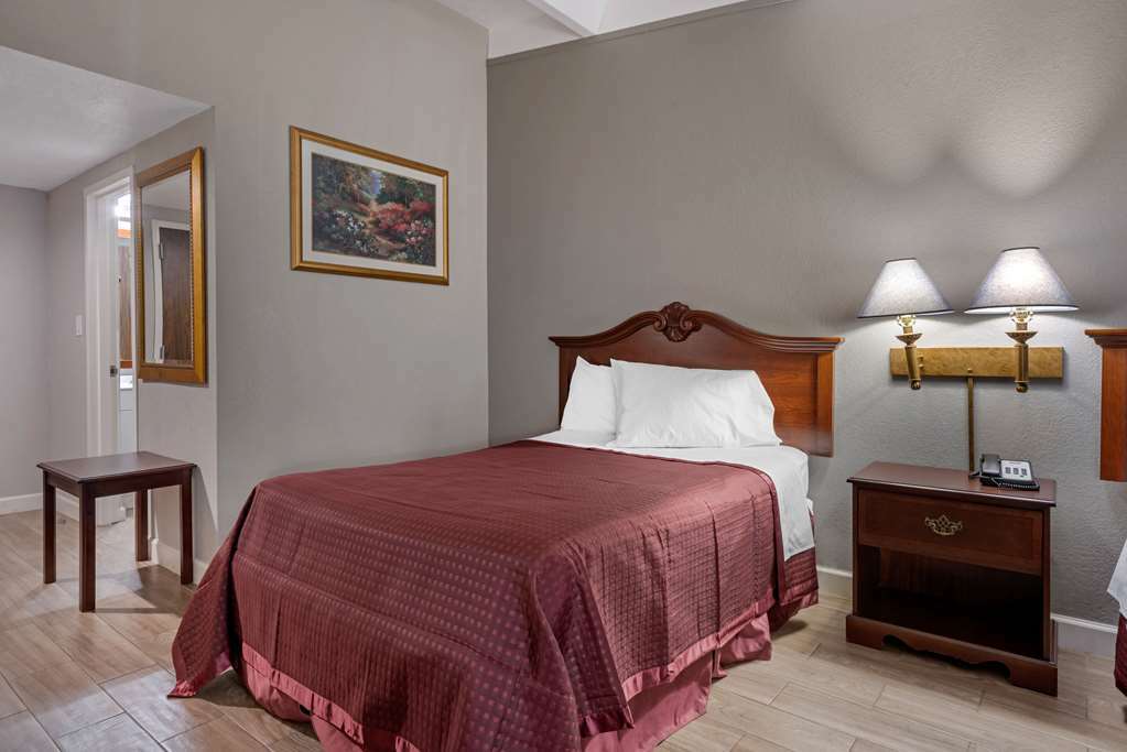 Rodeway Inn Clermont Room photo