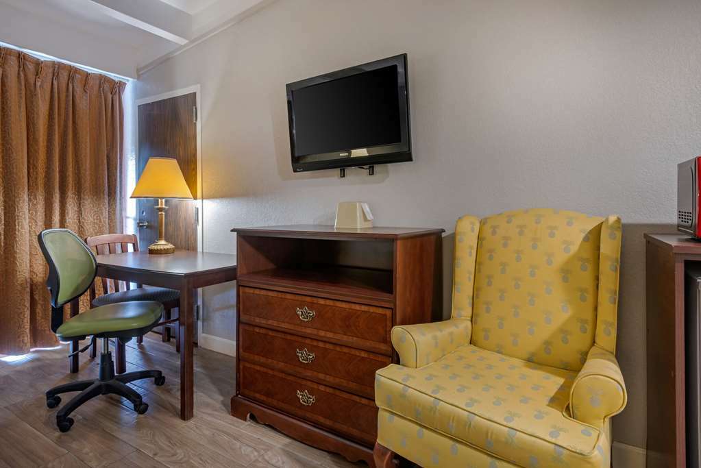 Rodeway Inn Clermont Room photo